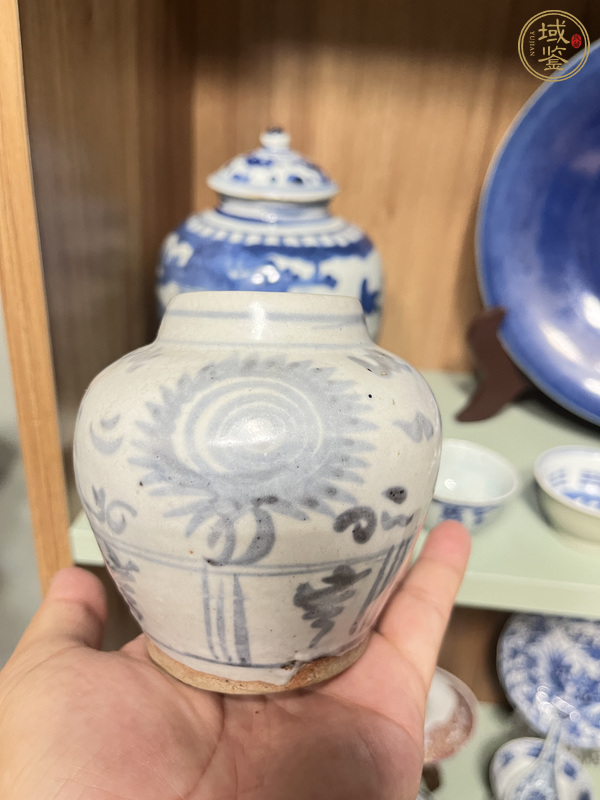 古玩陶瓷花卉紋青花罐真品鑒賞圖