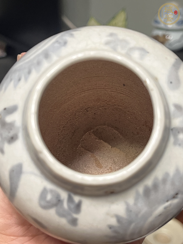 古玩陶瓷花卉紋青花罐真品鑒賞圖