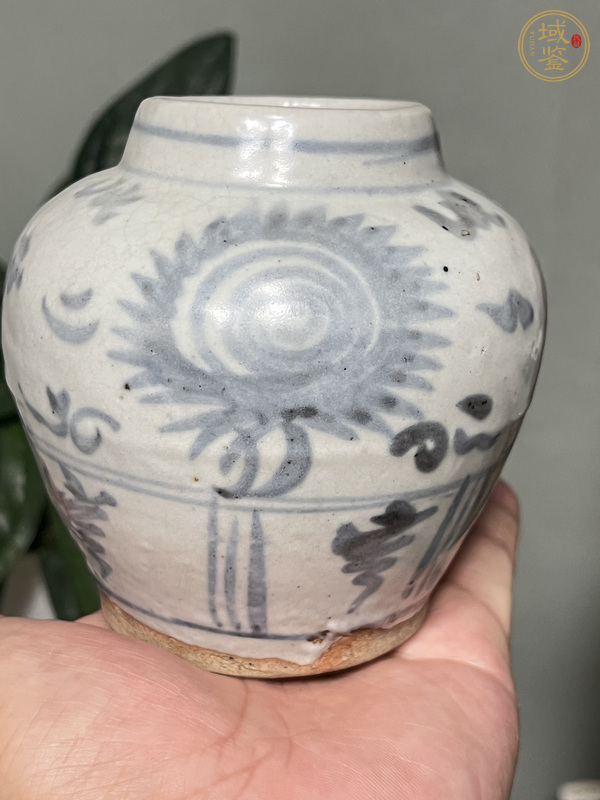 古玩陶瓷花卉紋青花罐真品鑒賞圖