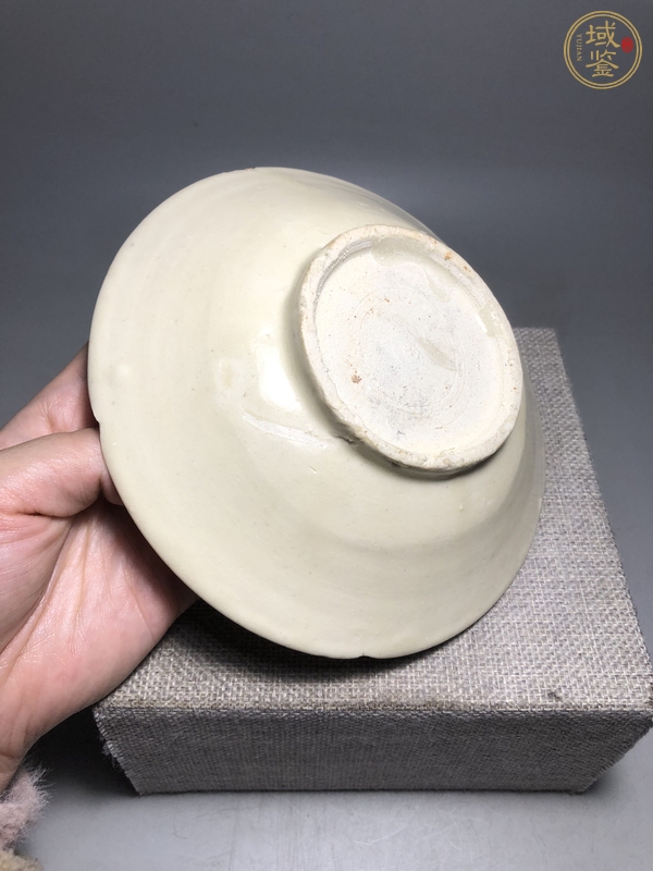 古玩陶瓷定窯葵口盤真品鑒賞圖