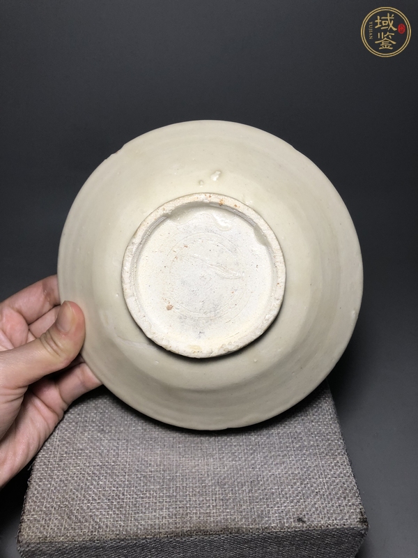古玩陶瓷定窯葵口盤真品鑒賞圖