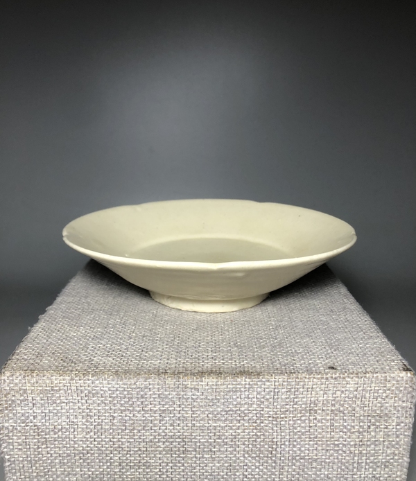 古玩陶瓷館藏級珍品五代十國【定窯】白釉葵口洗拍賣，當前價格9800元