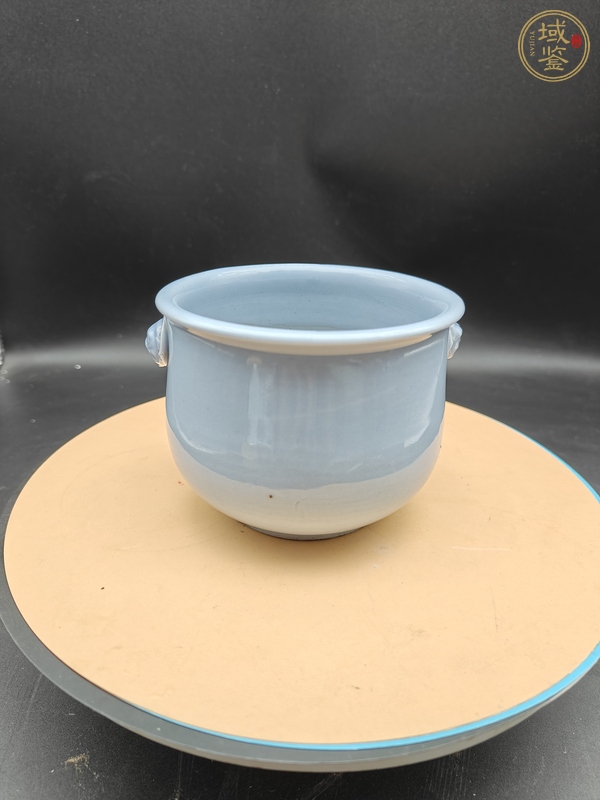 古玩陶瓷藍(lán)釉雙鋪首圈足香爐真品鑒賞圖