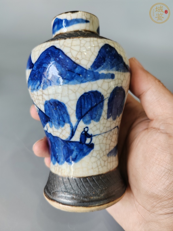 古玩陶瓷哥釉青花山水紋瓶真品鑒賞圖
