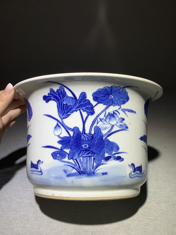 古玩陶瓷清代晚期青花蓮池鴛鴦紋花盆全品范疇。拍賣,當前價格6600元