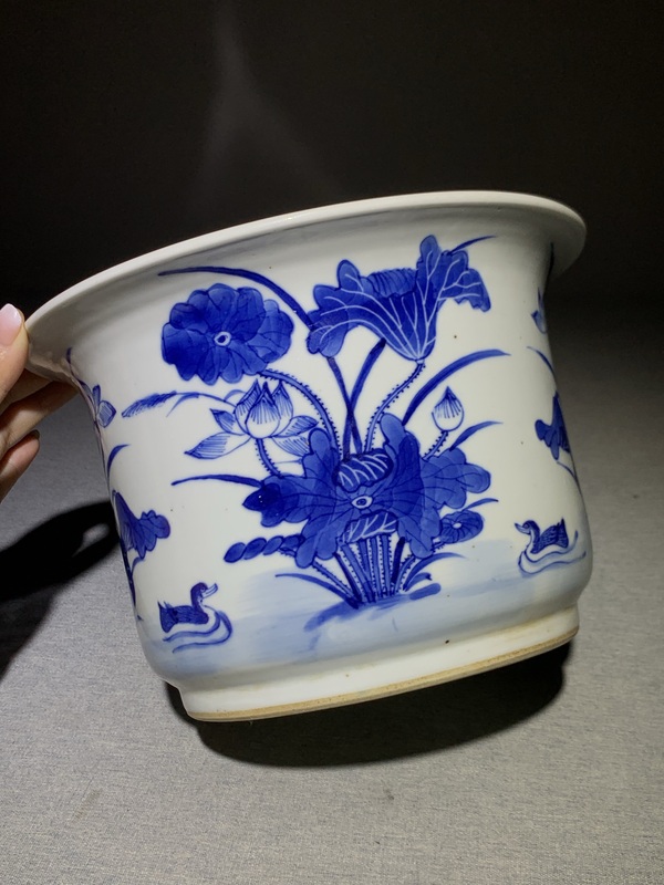 古玩陶瓷清代晚期青花蓮池鴛鴦紋花盆全品范疇。拍賣,當前價格6600元