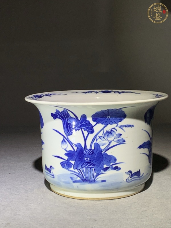 古玩陶瓷蓮池游禽滿池嬌青花花盆真品鑒賞圖
