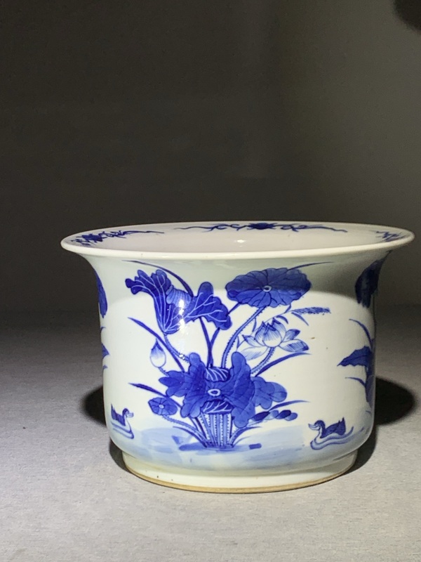 古玩陶瓷清代晚期青花蓮池鴛鴦紋花盆全品范疇。拍賣,當前價格6600元