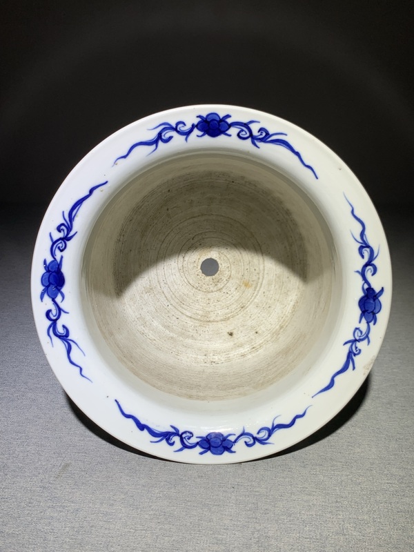 古玩陶瓷清代晚期青花蓮池鴛鴦紋花盆全品范疇。拍賣,當前價格6600元
