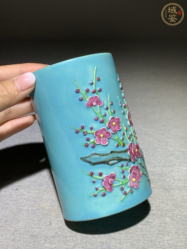 古玩陶瓷梅紋筆筒真品鑒賞圖