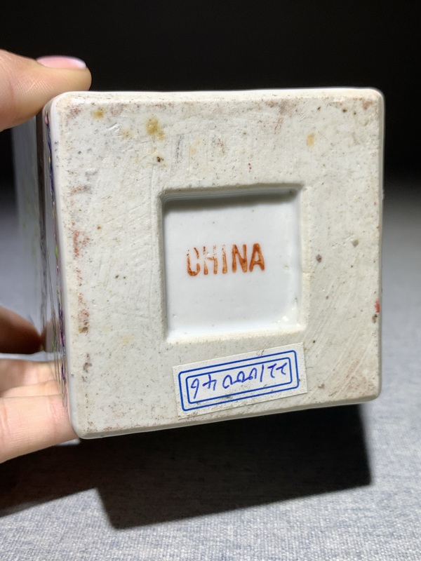 古玩陶瓷民國細路粉彩四季花卉紋天圓地方瓶幾乎全品拍賣,當前價格3800元