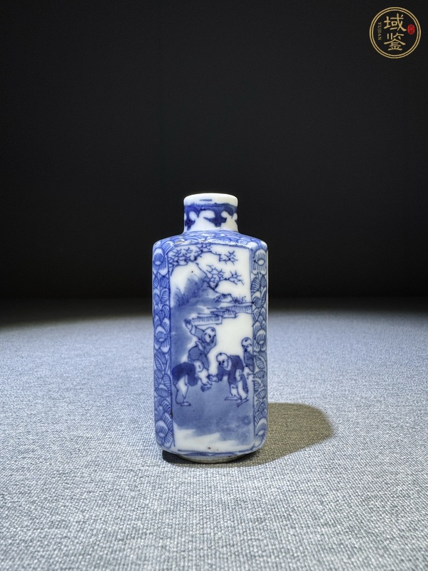 古玩陶瓷嬰戲紋青花鼻煙壺真品鑒賞圖
