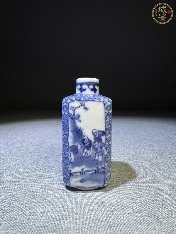 古玩陶瓷嬰戲紋青花鼻煙壺真品鑒賞圖