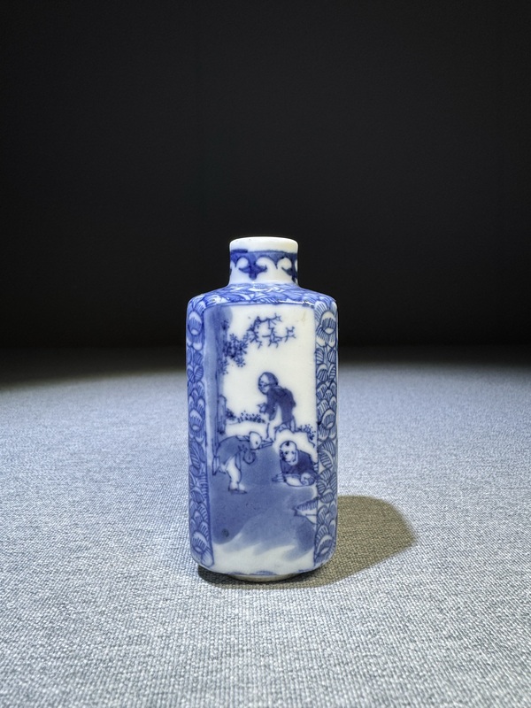 古玩陶瓷清代晚期青花嬰戲紋四方鼻煙壺全品罕見拍賣，當前價格9980元