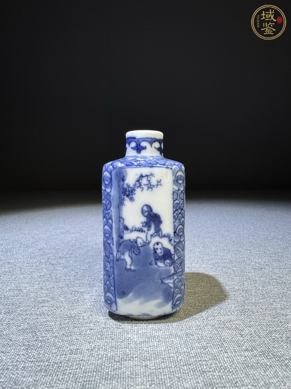 古玩陶瓷嬰戲紋青花鼻煙壺真品鑒賞圖
