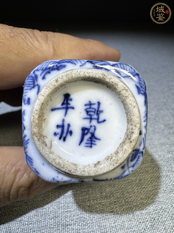 古玩陶瓷嬰戲紋青花鼻煙壺真品鑒賞圖