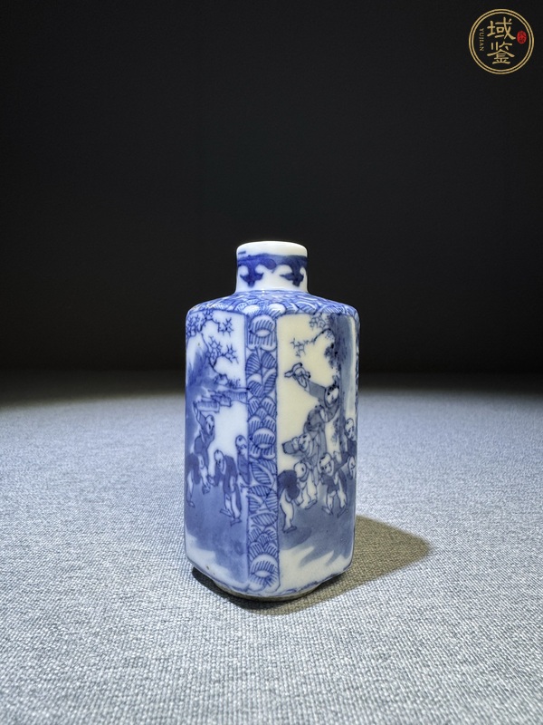 古玩陶瓷嬰戲紋青花鼻煙壺真品鑒賞圖