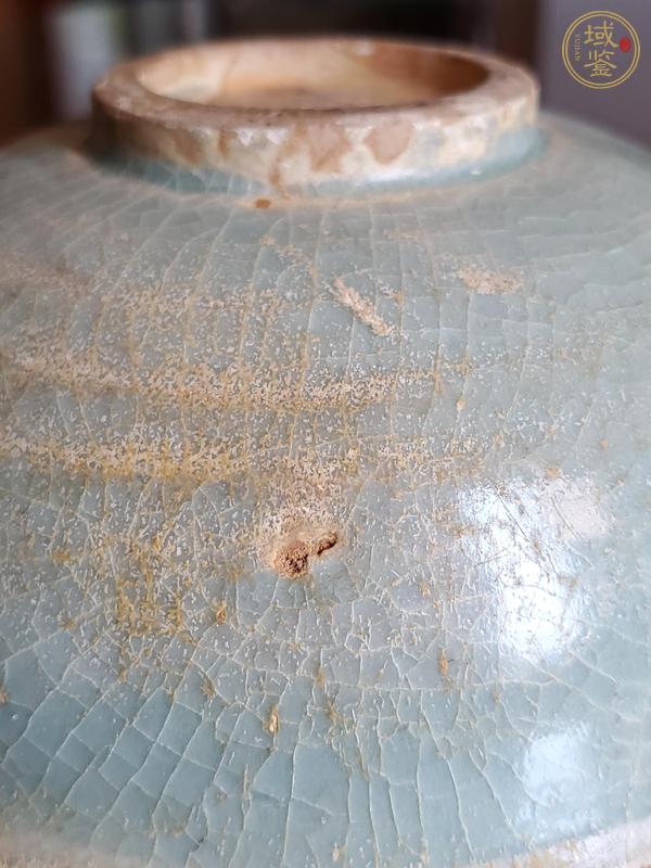 古玩陶瓷龍泉青瓷花卉紋碗真品鑒賞圖