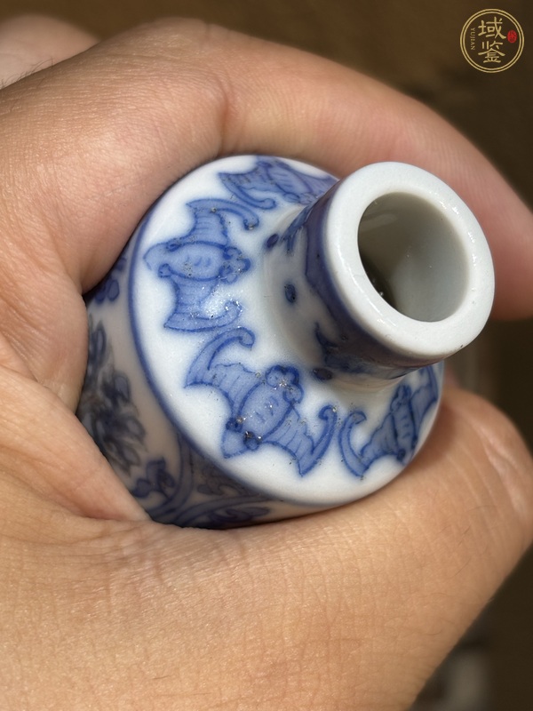 古玩陶瓷青花釉里紅花卉紋鼻煙壺，疑似復窯真品鑒賞圖