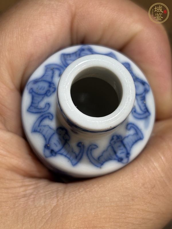 古玩陶瓷青花釉里紅花卉紋鼻煙壺，疑似復窯真品鑒賞圖