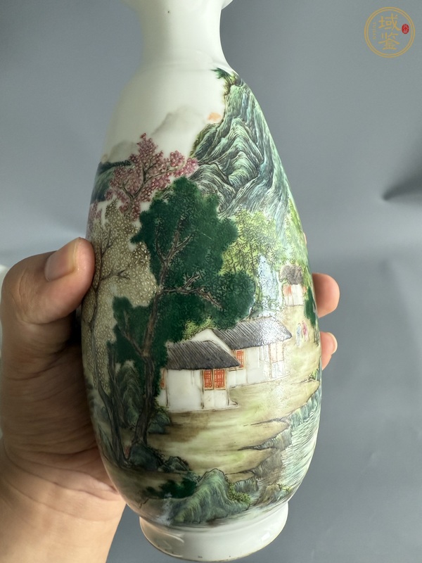 古玩陶瓷粉彩山水人物紋撇口瓶真品鑒賞圖