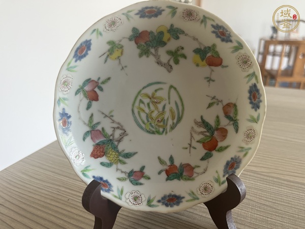 古玩陶瓷粉彩折枝花果紋花口盤真品鑒賞圖