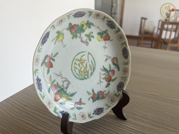 古玩陶瓷粉彩折枝花果紋花口盤真品鑒賞圖