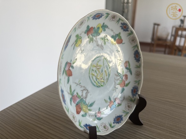 古玩陶瓷粉彩折枝花果紋花口盤真品鑒賞圖