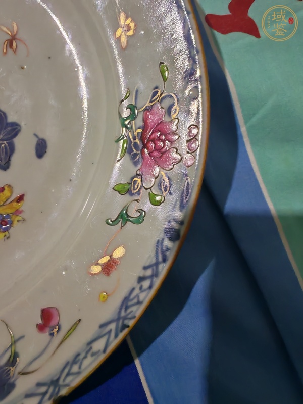 古玩陶瓷青花加彩花卉紋盤真品鑒賞圖