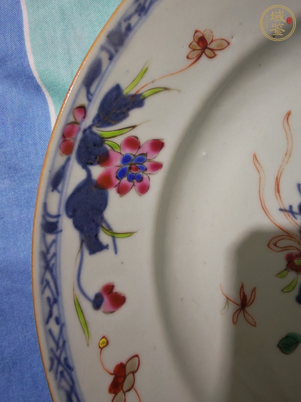 古玩陶瓷青花加彩花卉紋盤真品鑒賞圖