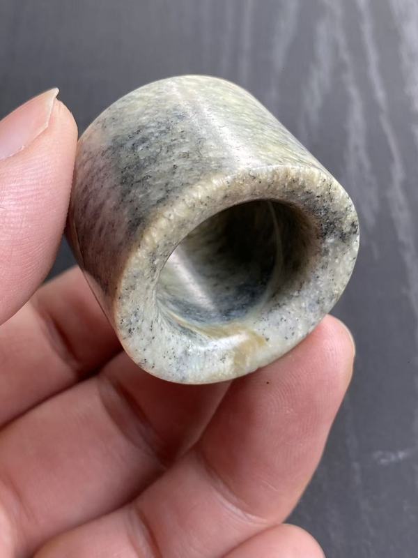 古玩玉器清代和田玉雕“素紋扳指”拍賣，當前價格8800元