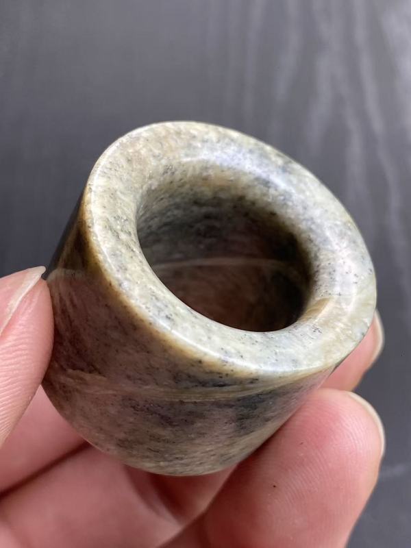 古玩玉器清代和田玉雕“素紋扳指”拍賣，當前價格8800元