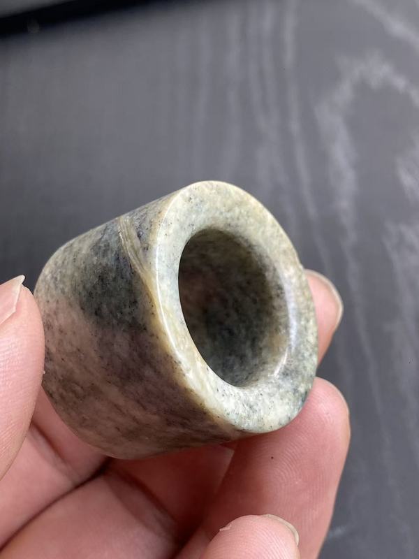古玩玉器清代和田玉雕“素紋扳指”拍賣，當前價格8800元