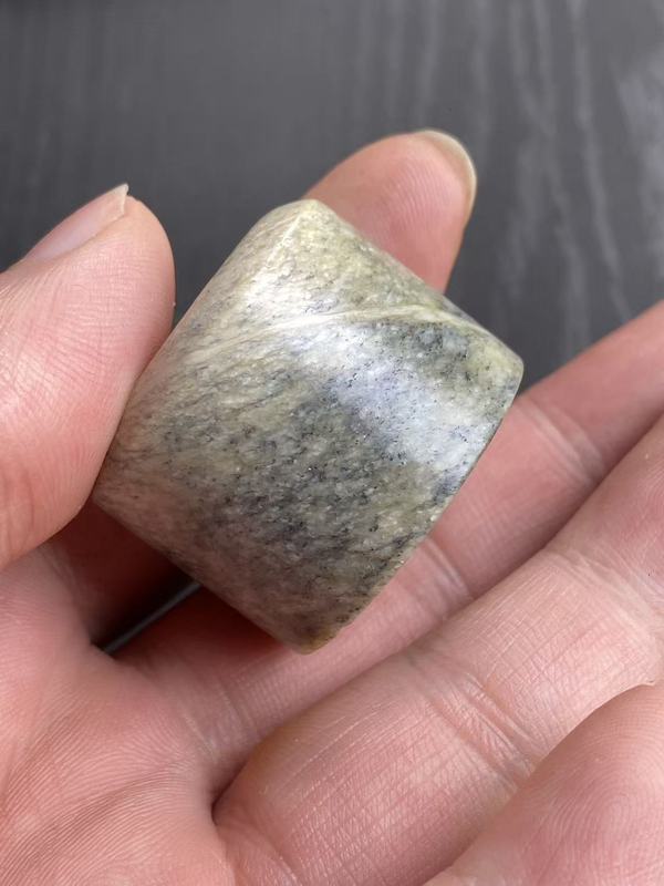 古玩玉器清代和田玉雕“素紋扳指”拍賣，當前價格8800元
