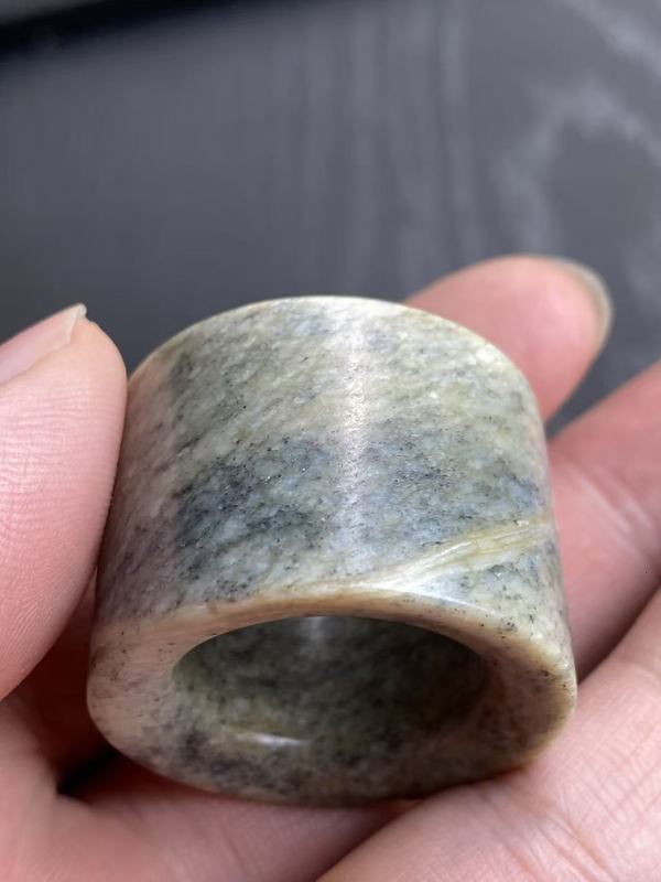 古玩玉器清代和田玉雕“素紋扳指”拍賣，當前價格8800元