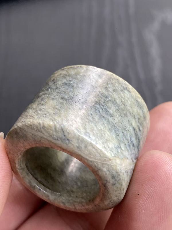 古玩玉器清代和田玉雕“素紋扳指”拍賣，當前價格8800元