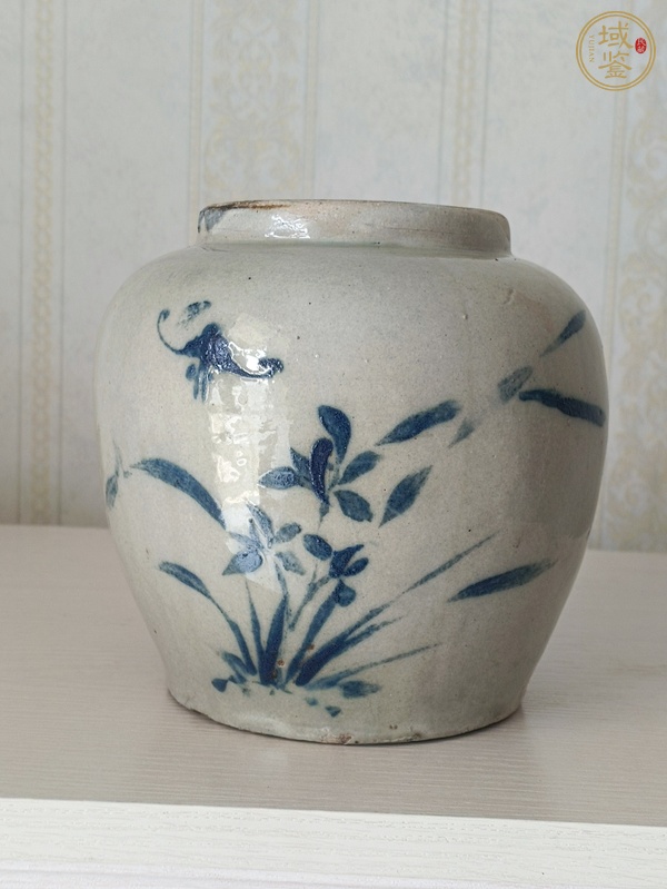 古玩陶瓷花蝶紋罐真品鑒賞圖
