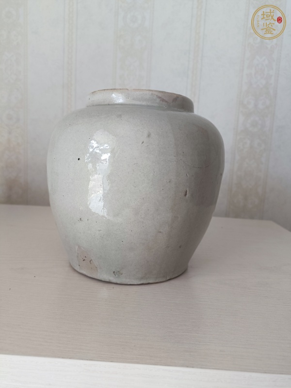 古玩陶瓷花蝶紋罐真品鑒賞圖