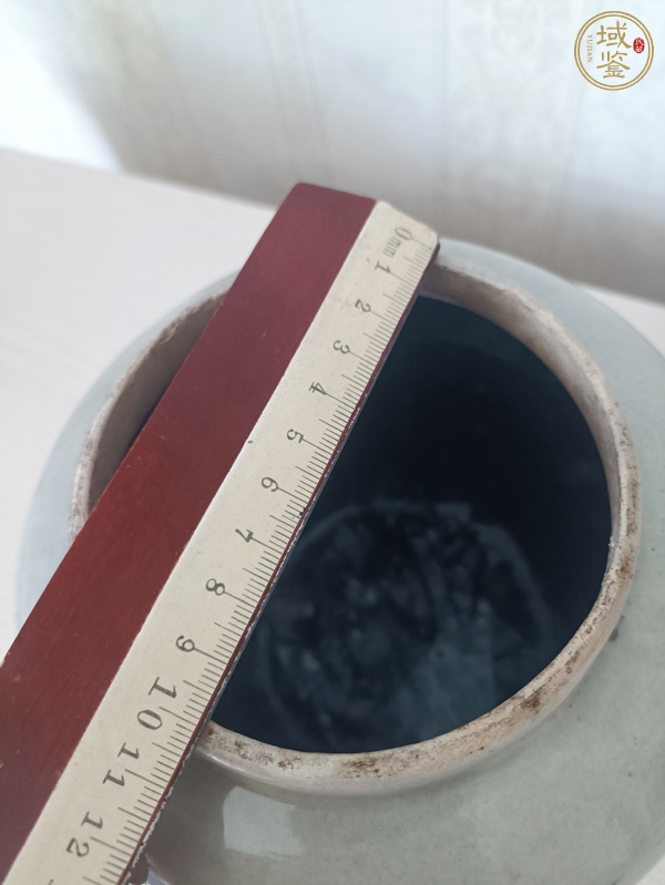 古玩陶瓷花蝶紋罐真品鑒賞圖