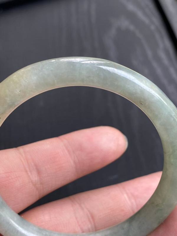 古玩玉器清代淺黃翡飄藍花天然翡翠手鐲拍賣，當前價格13000元