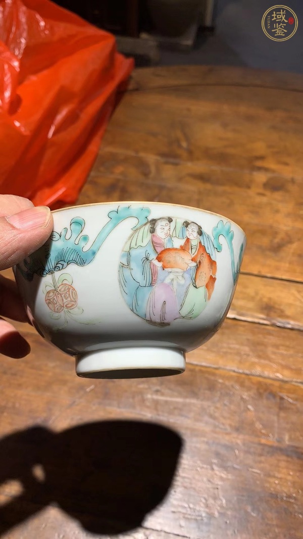 古玩陶瓷粉彩和合二仙圖茶碗真品鑒賞圖