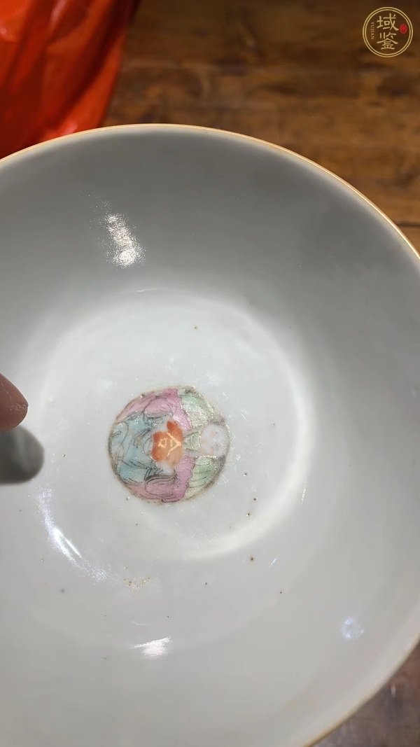 古玩陶瓷粉彩和合二仙圖茶碗真品鑒賞圖