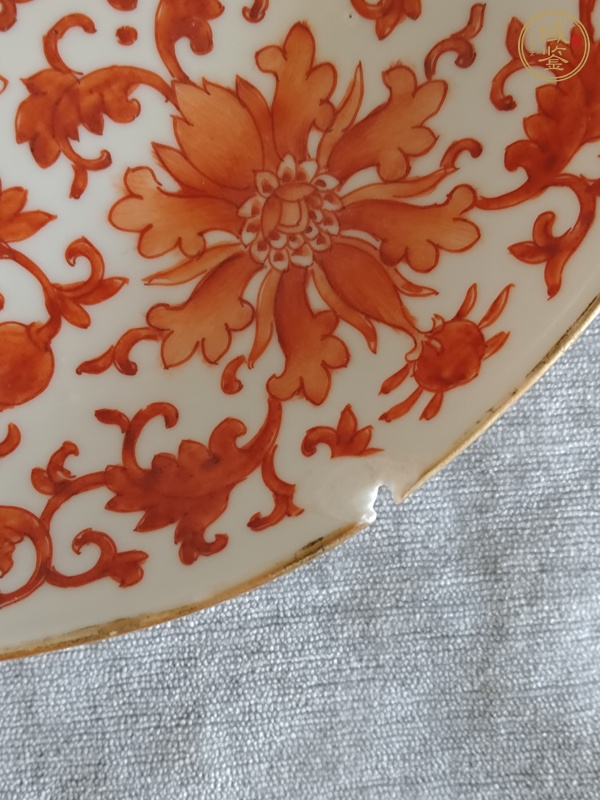 古玩陶瓷礬紅花間壽字紋盤真品鑒賞圖