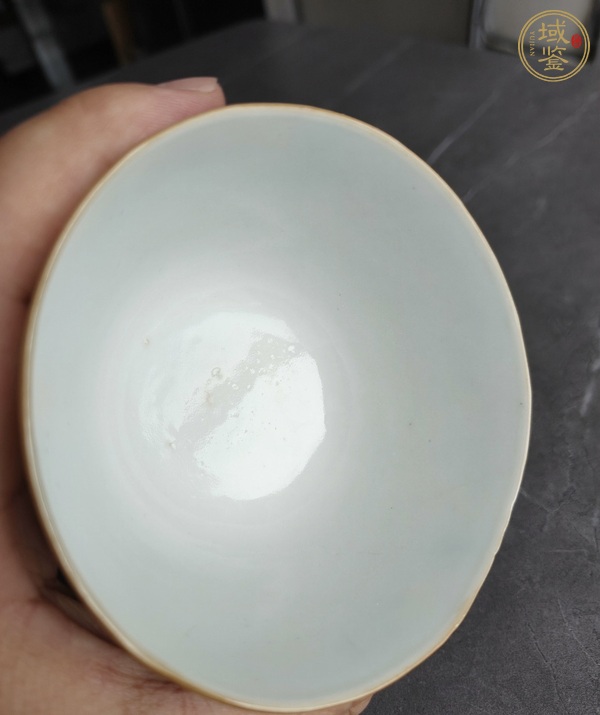 古玩陶瓷粉彩花卉紋花口碗真品鑒賞圖