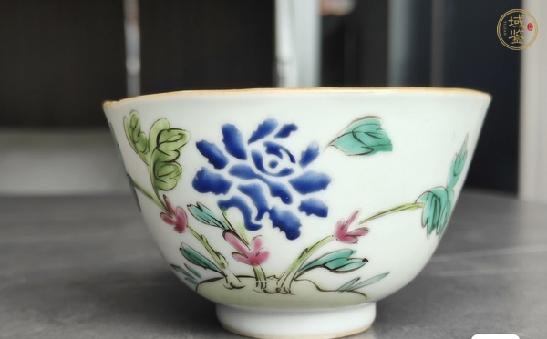 古玩陶瓷粉彩花卉紋花口碗真品鑒賞圖