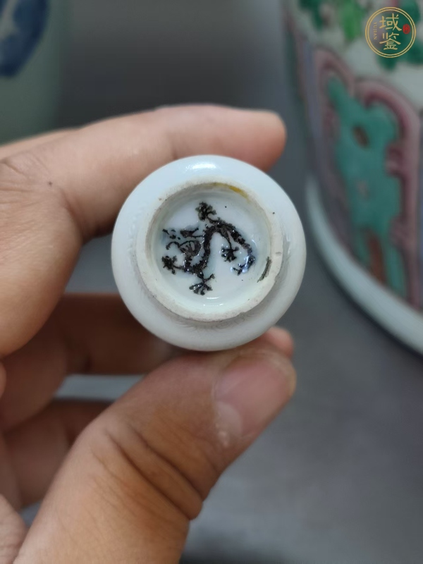 古玩陶瓷鼻煙壺真品鑒賞圖