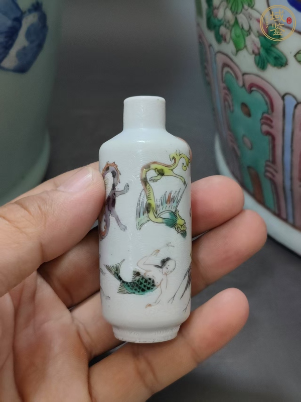 古玩陶瓷鼻煙壺真品鑒賞圖
