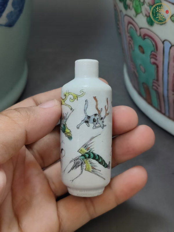 古玩陶瓷鼻煙壺真品鑒賞圖