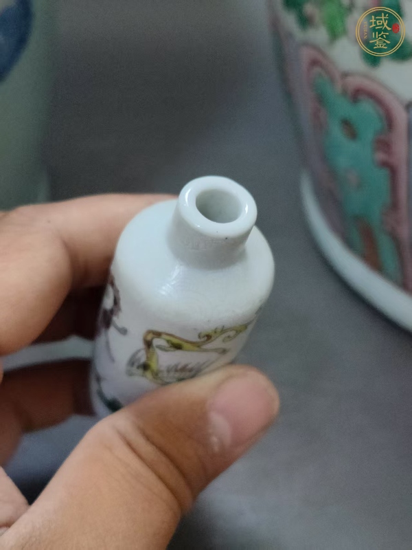 古玩陶瓷鼻煙壺真品鑒賞圖
