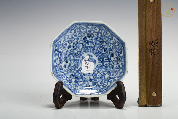 古玩陶瓷清康熙·青花纏枝蓮紋八方小盤真品鑒賞圖